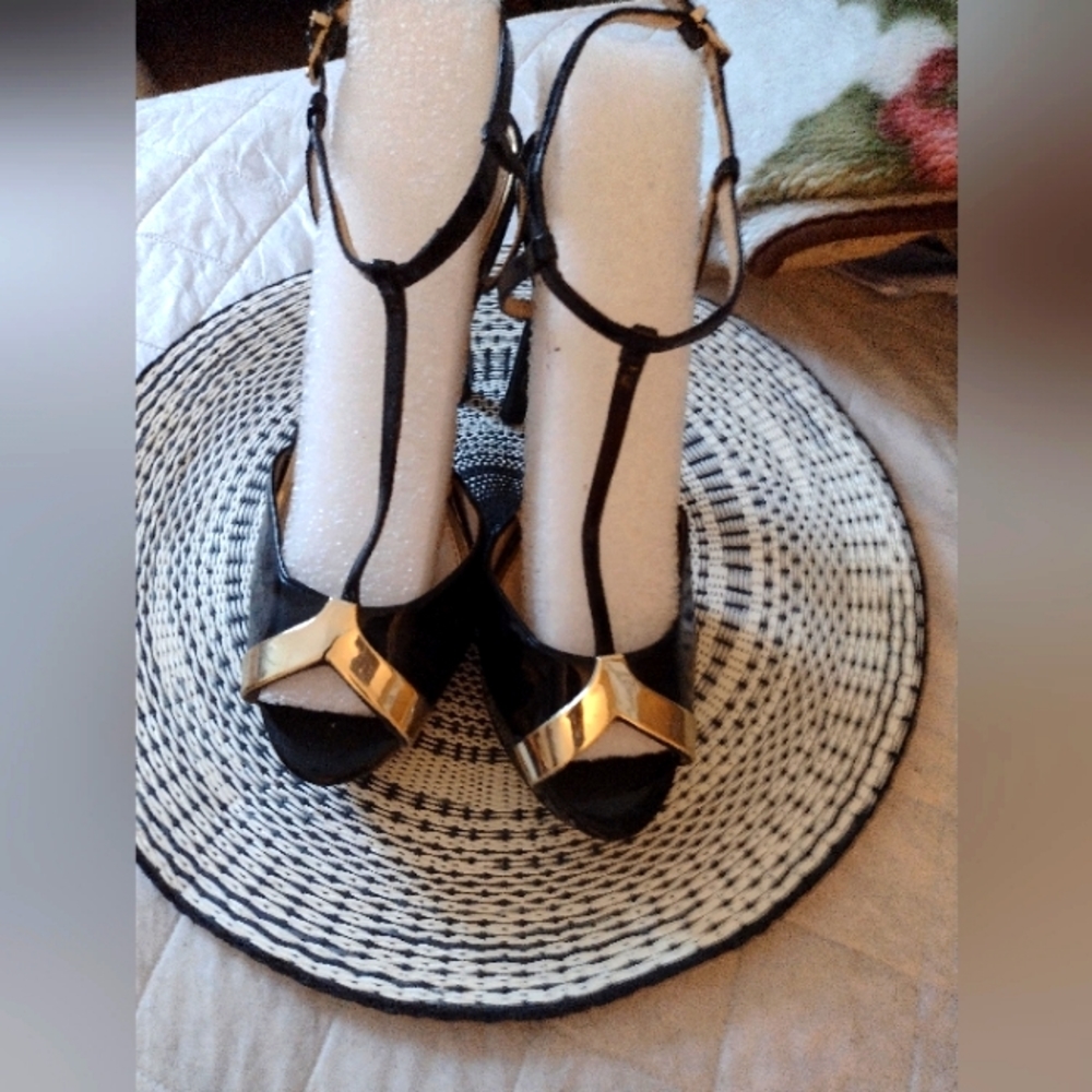 Jessica Simpson Carys Black/w Gold Accent T-Strap Patent Heels Shoes - MSRP$119